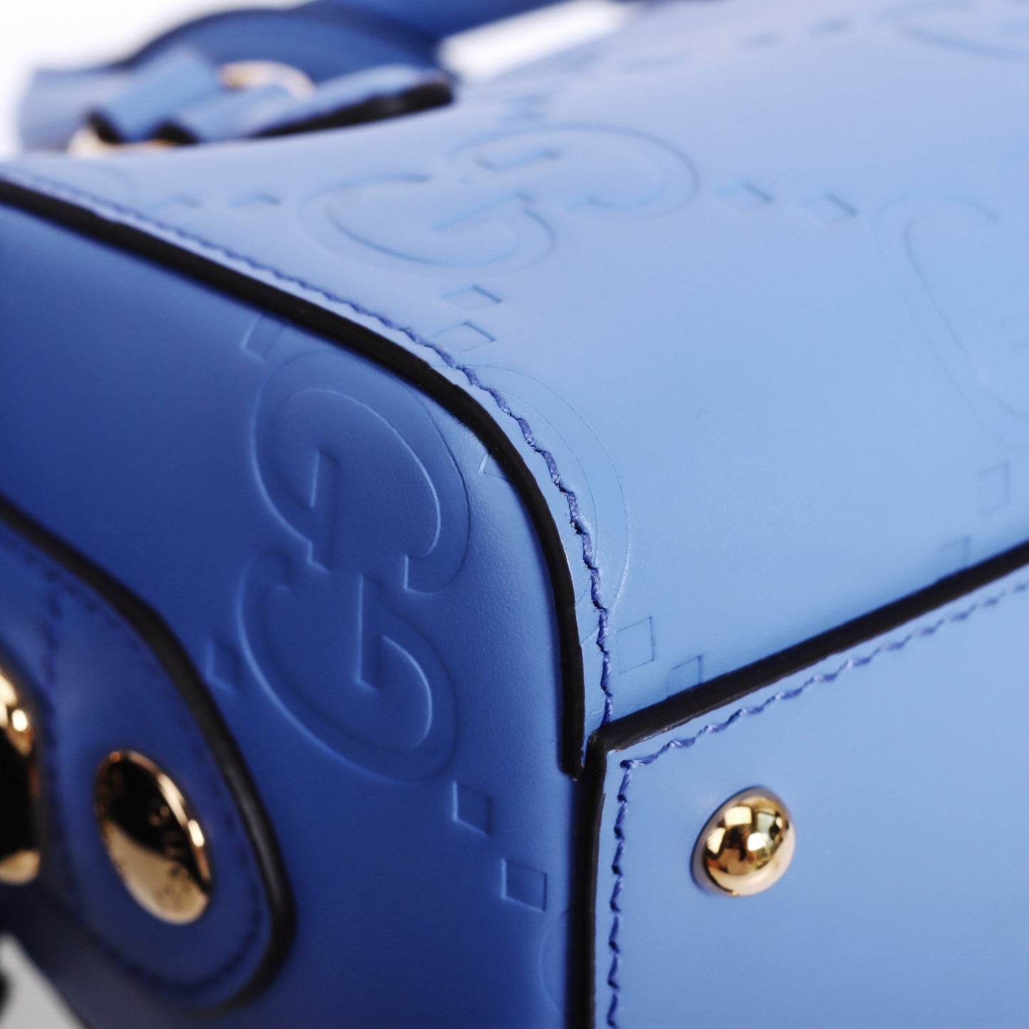 Pre-Owned Gucci Blue GG Embossed Leather Crossbody Bag 10140495