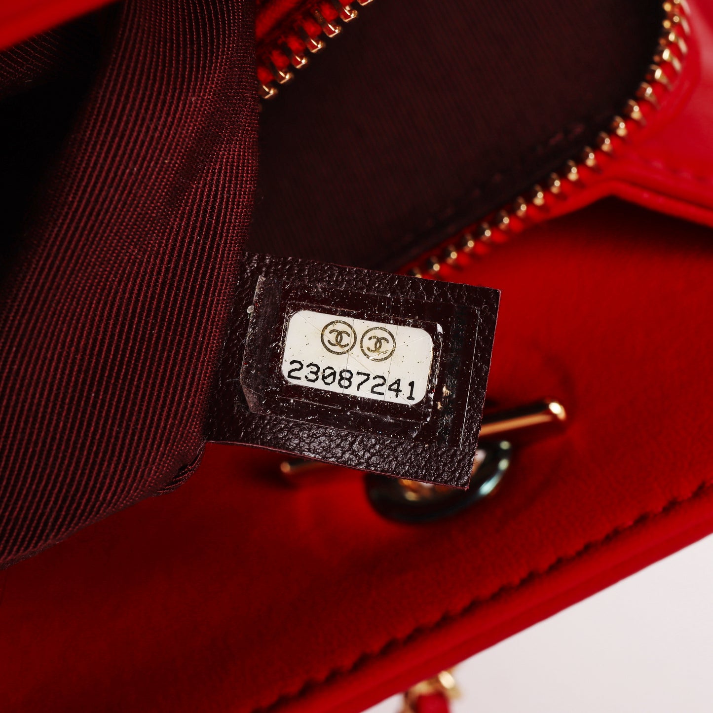 Pre-Owned Chanel  Red Quilted Lambskin Shoulder Bag 14059428 L
