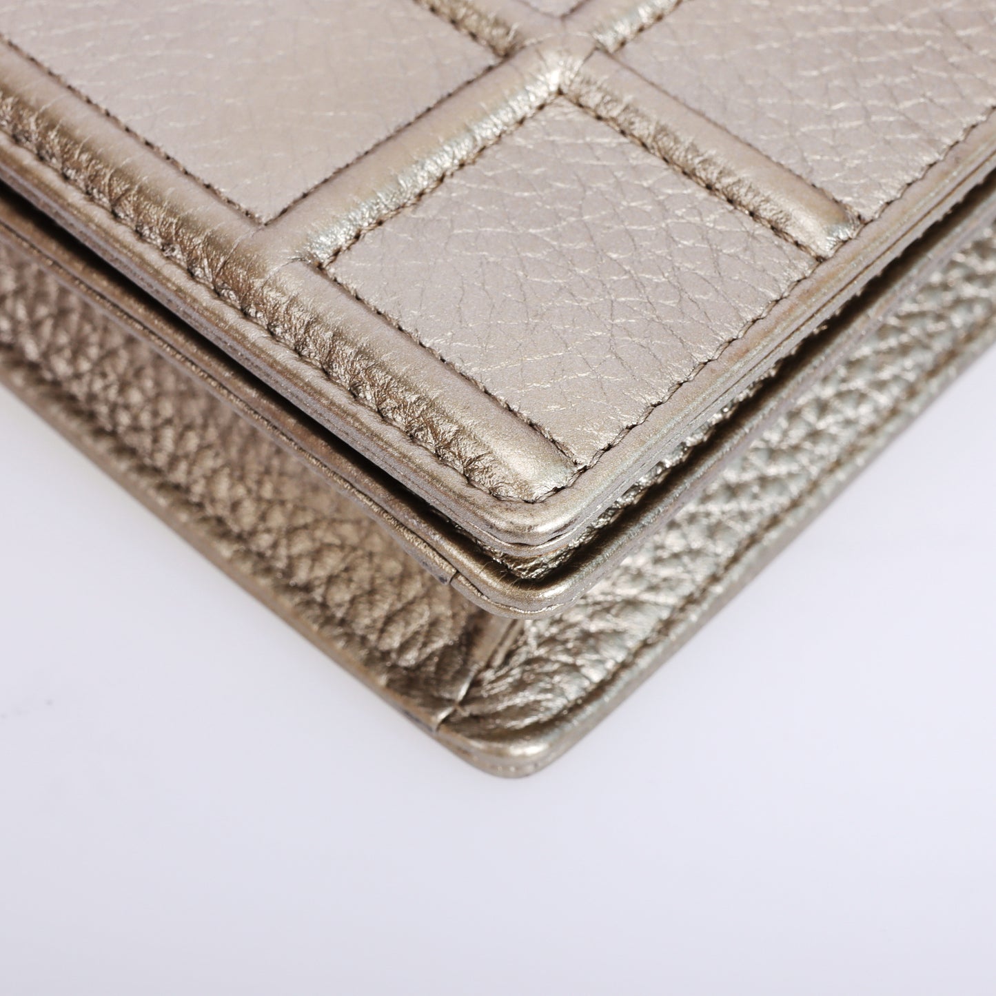 Pre-Owned Christian Dior Diorama Gold Metallic Calfskin Leather Crossbody Bag 16062252