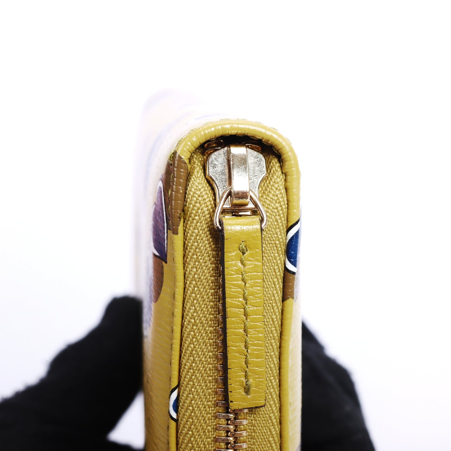 Pre-Owned Gucci Yellow Heart Print Calfskin Zip-Around Wallet 16261906