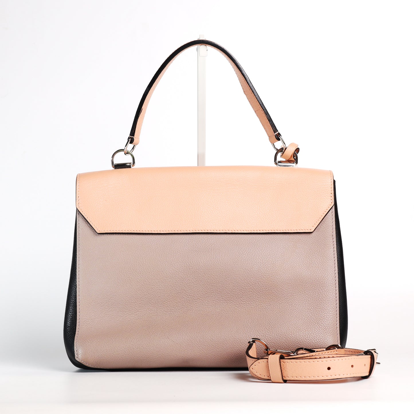 Pre-Owned Louis Vuitton Lockme II Beige Calfskin Shoulder Bag 17895358 c