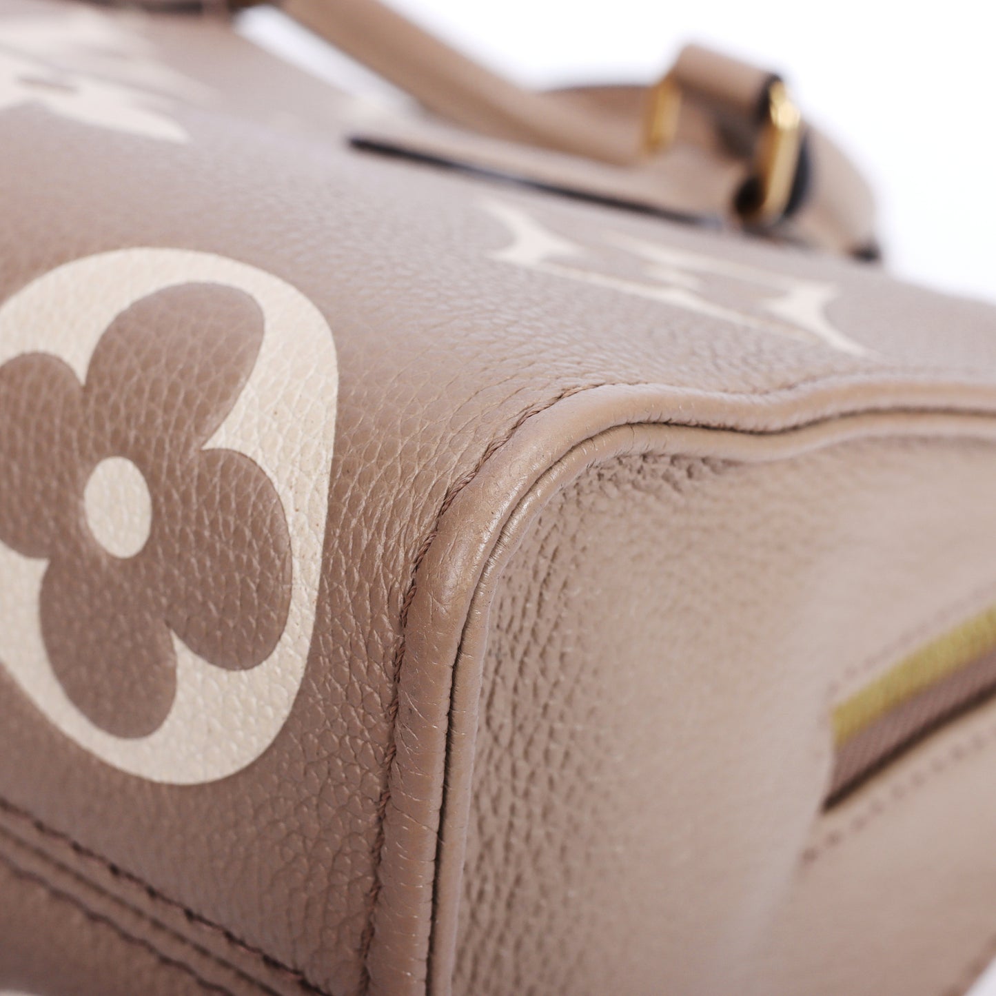 Pre-Owned Louis Vuitton OnTheGo East West Dove Gray Calfskin Shoulder Bag 18923527 L