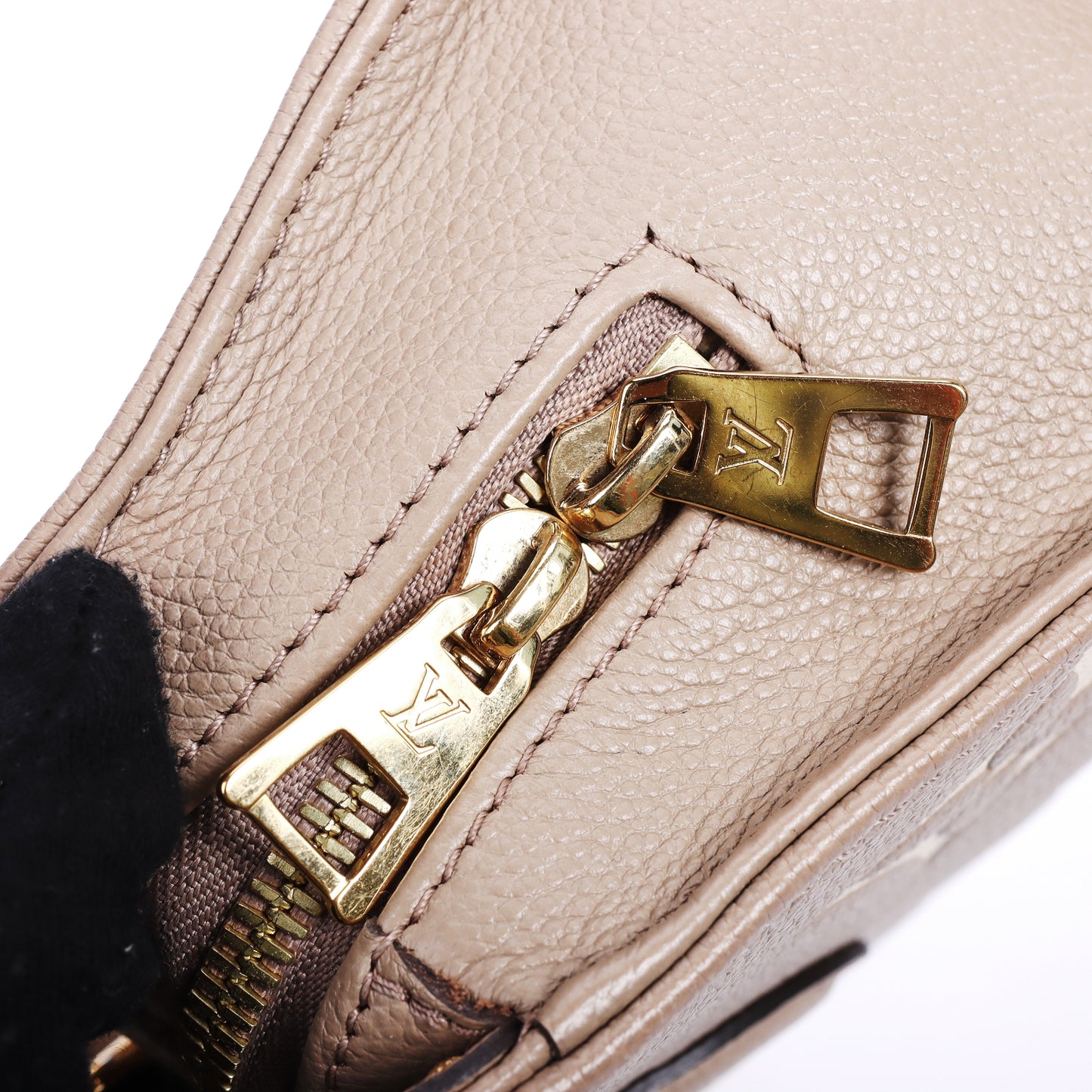 Pre-Owned Louis Vuitton OnTheGo East West Dove Gray Calfskin Shoulder Bag 18923527 L