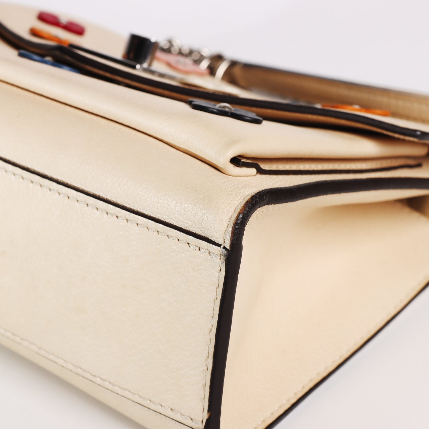 Pre-Owned Louis Vuitton Mylockme White Calfskin Leather Crossbody Bag 19930696