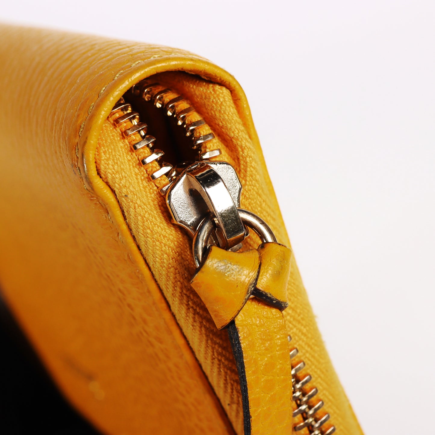 Pre-Owned Gucci Yellow Grained Calfskin Zip-Around Wallet 20211245