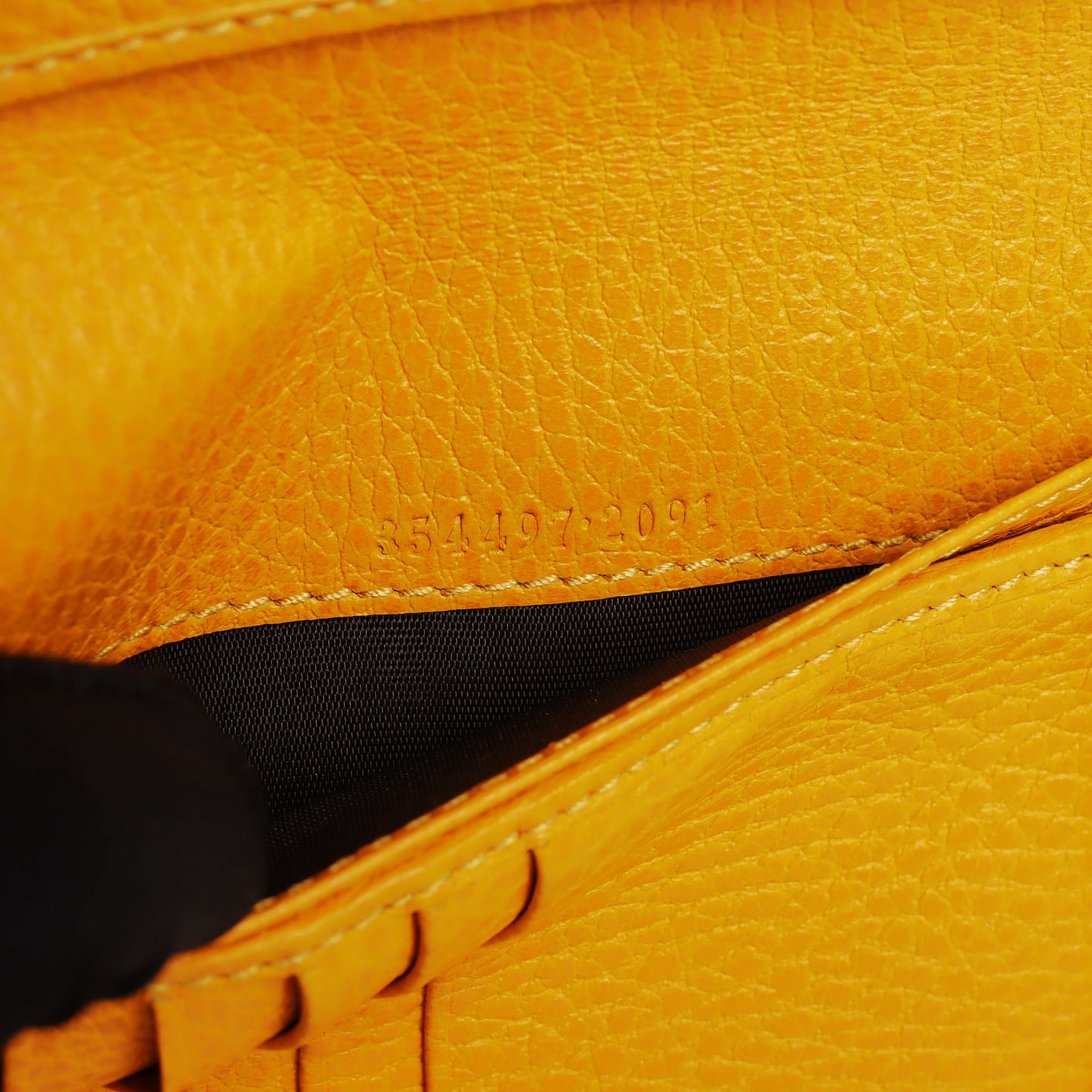 Pre-Owned Gucci Yellow Grained Calfskin Zip-Around Wallet 20211245