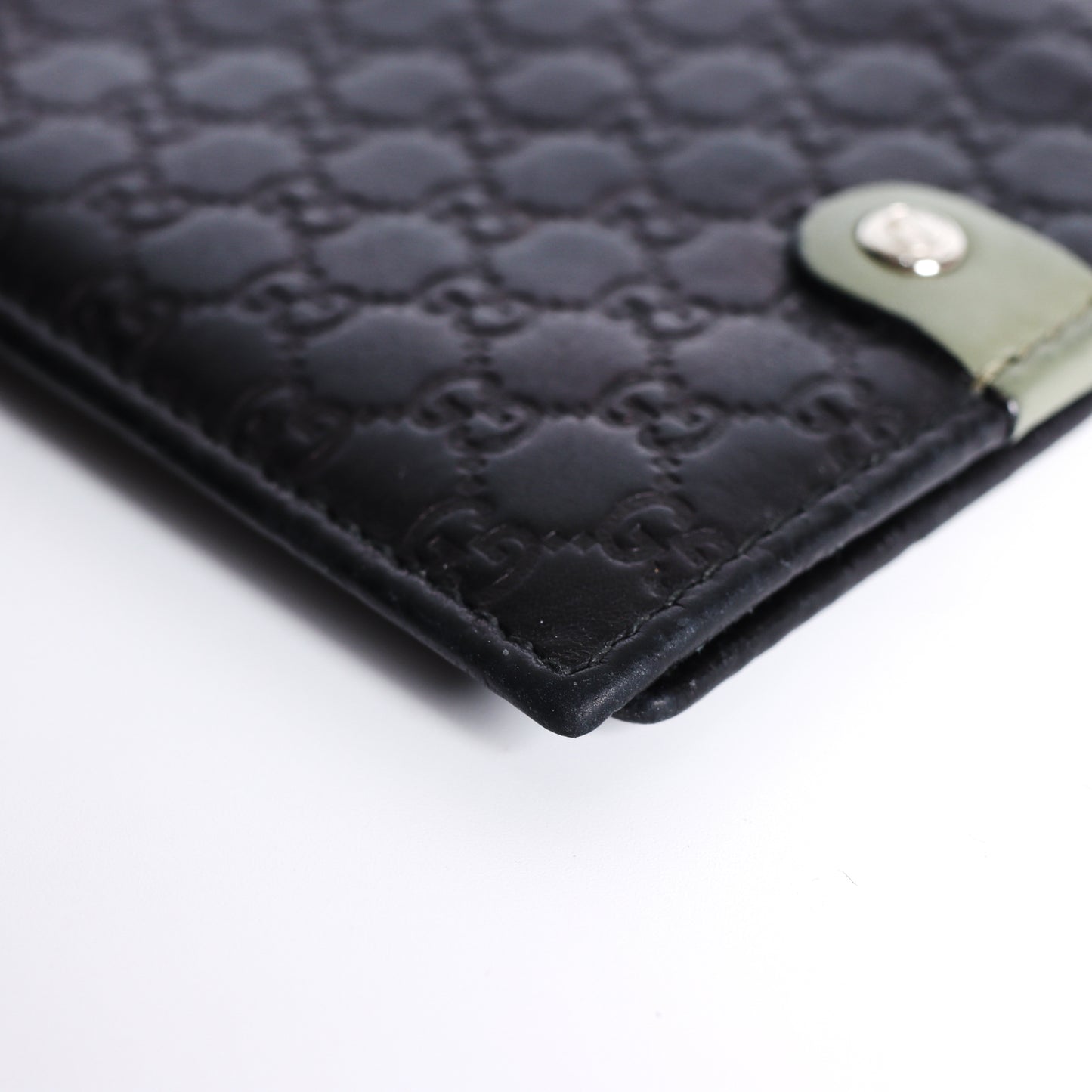 Pre-Owned Gucci Microguccissima Bifold Black Calfskin Wallet 21795288