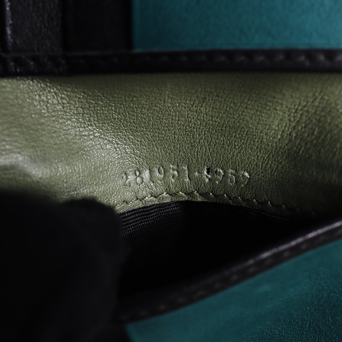 Pre-Owned Gucci Microguccissima Bifold Black Calfskin Wallet 21795288