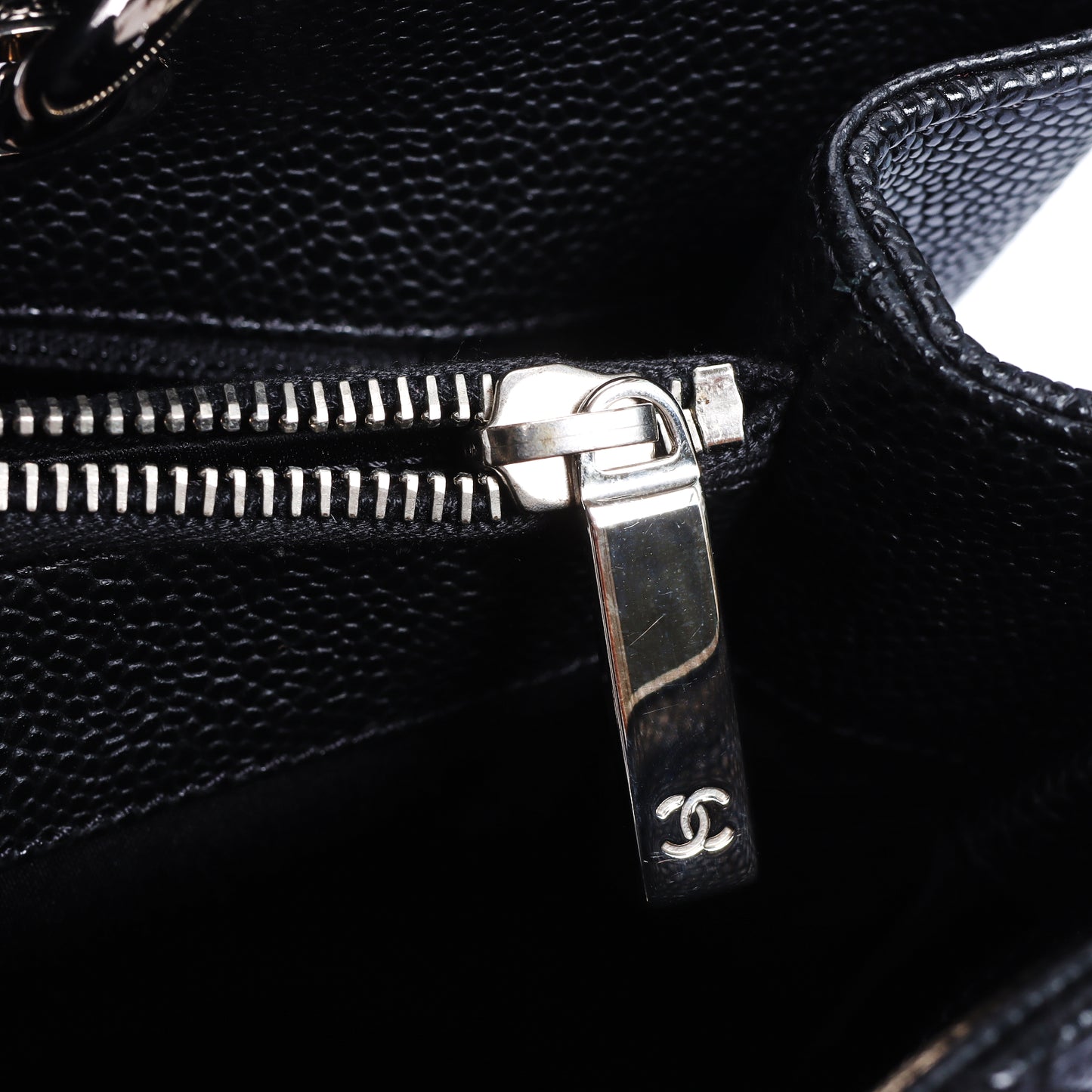 Pre-Owned Chanel GST Black Caviar Quilted Grained Calfskin Leather Shoulder Bag 21815712