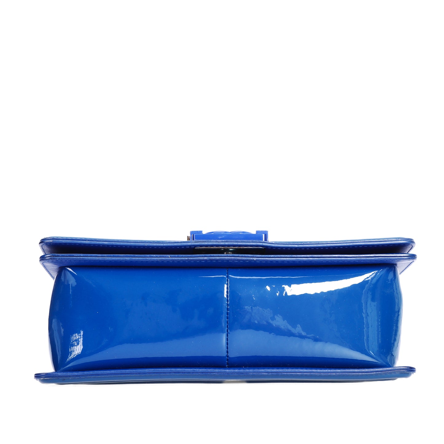Pre-Owned Chanel Boy Medium Blue Quilted Patent Calfskin Leather Shoulder Bag 22463527
