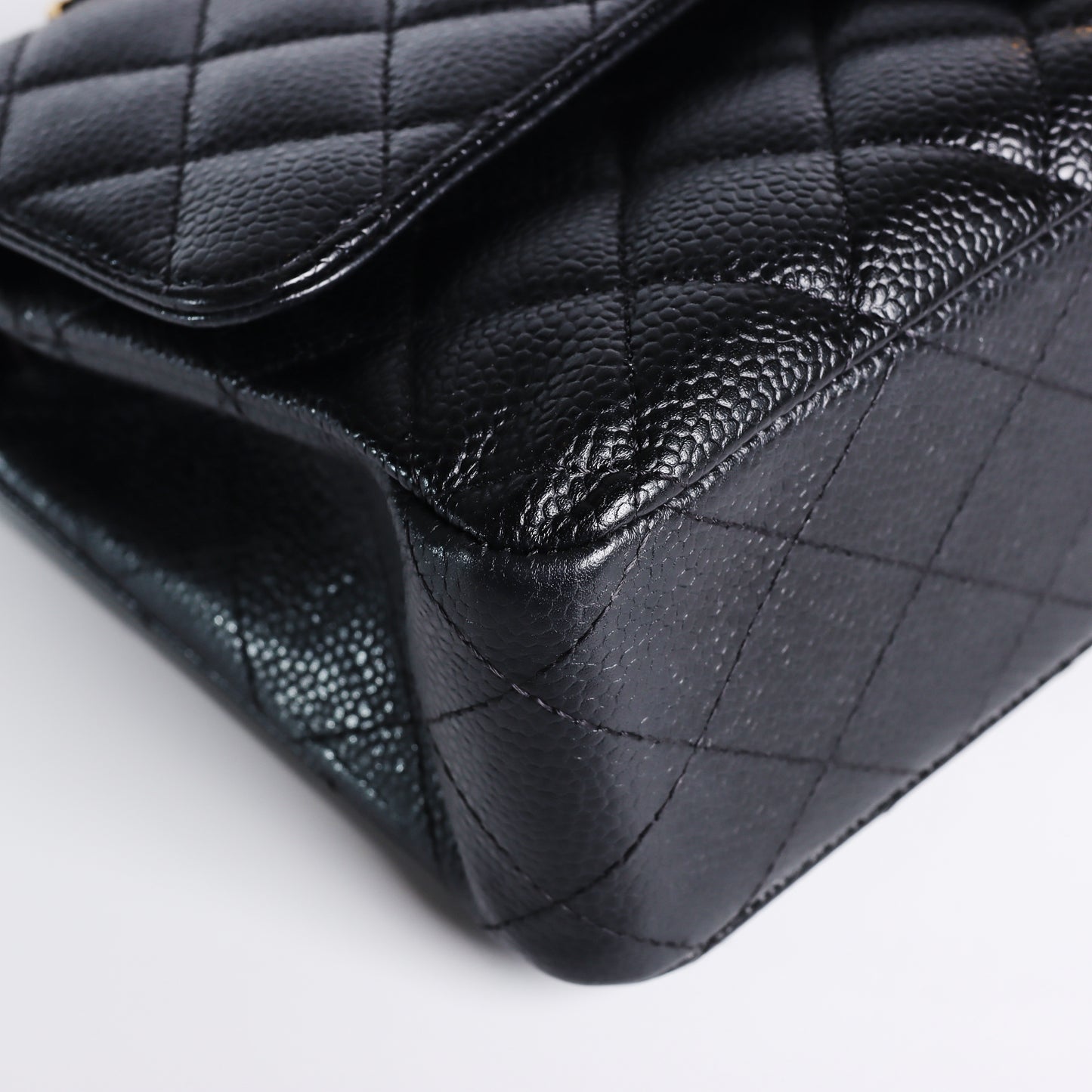Pre-Owned Chanel Classic Flap Medium Black Quilted Calfskin Leather Crossbody Bag 25851194