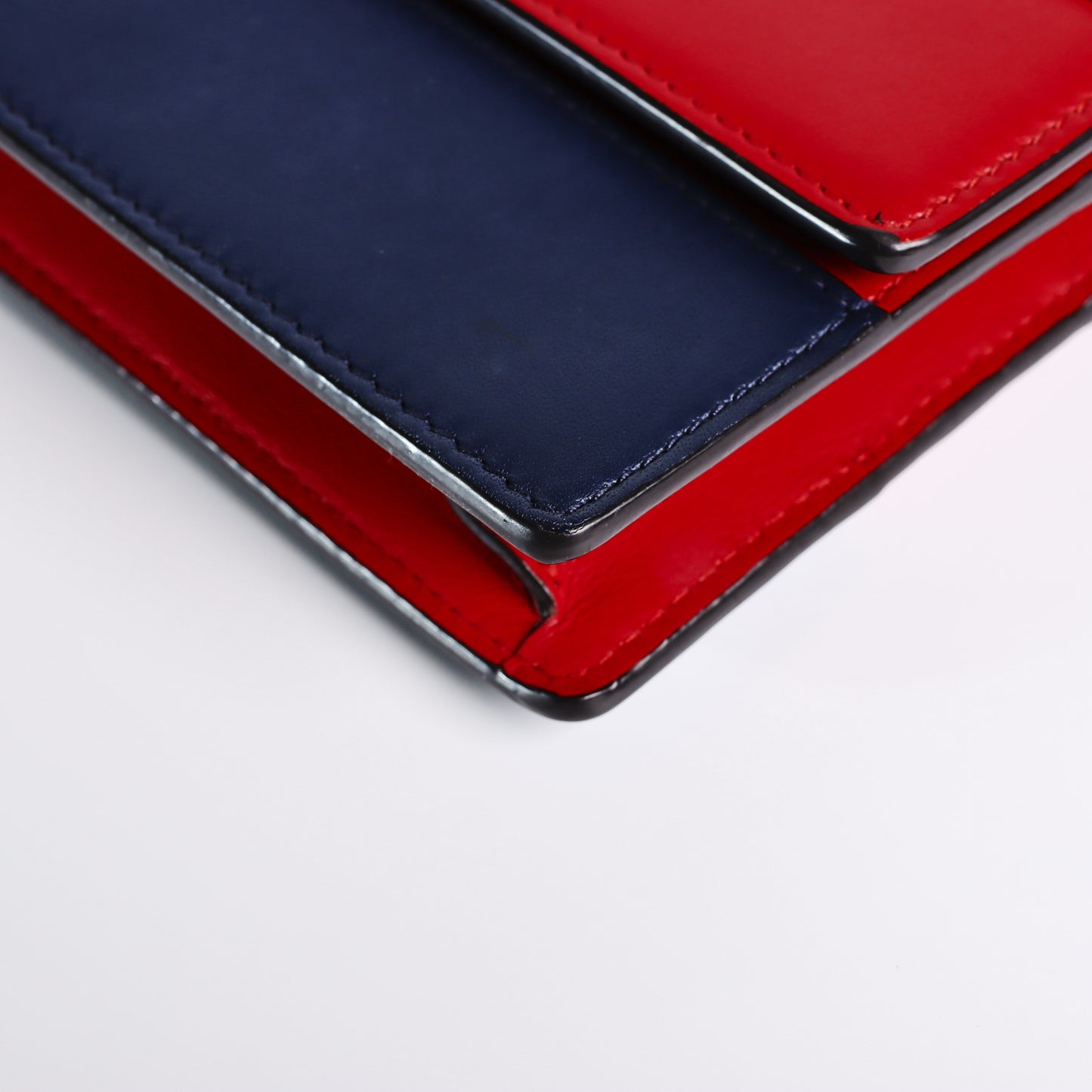 Pre‑Owned Gucci Queen Margaret Bee Off‑White / Red & Navy Calfskin Wallet on Chain 26232151
