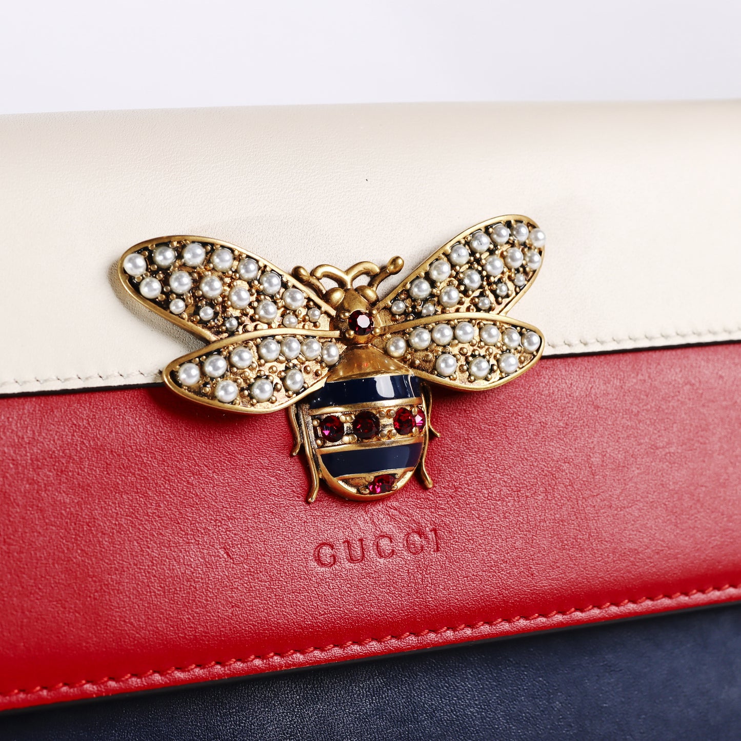 Pre‑Owned Gucci Queen Margaret Bee Off‑White / Red & Navy Calfskin Wallet on Chain 26232151