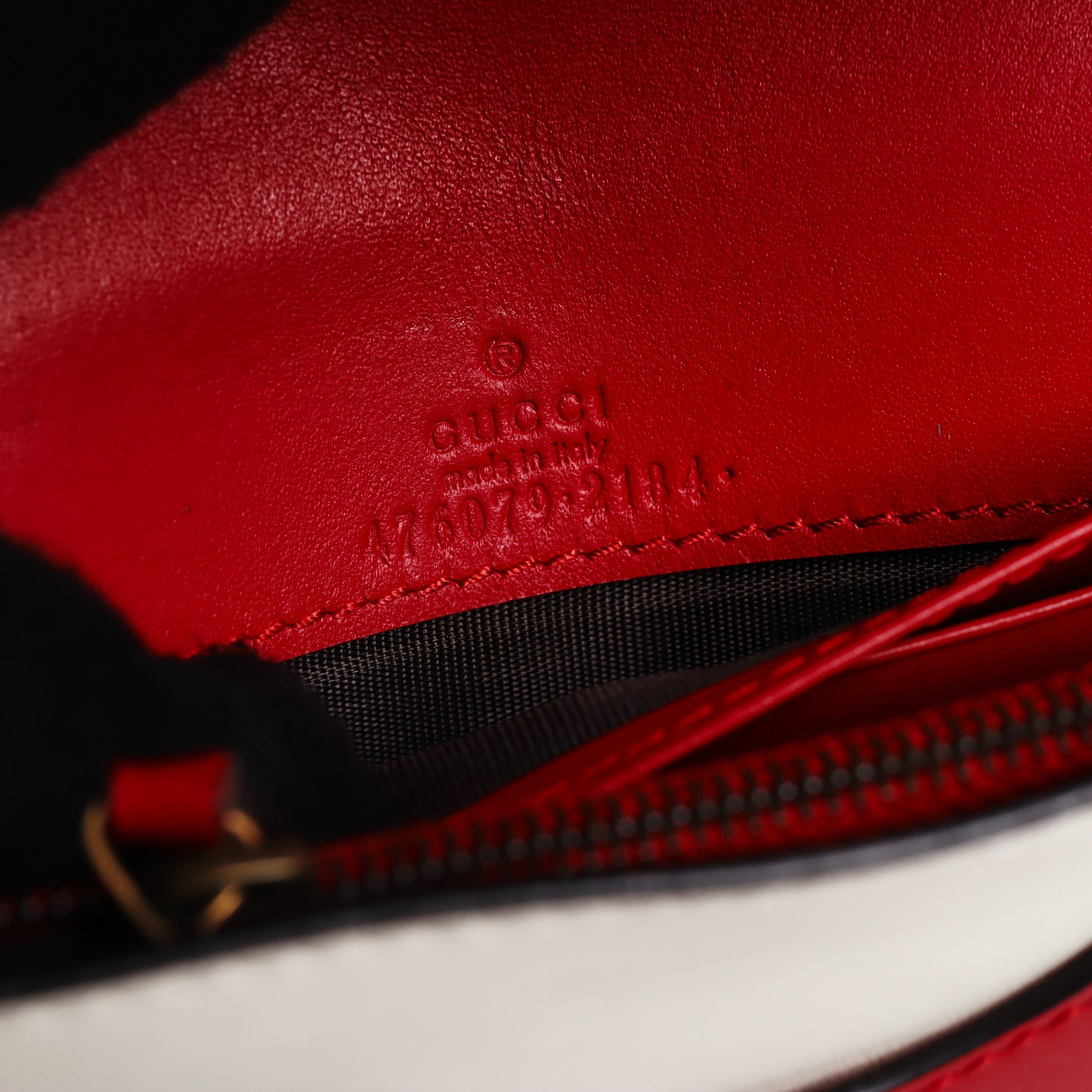 Pre‑Owned Gucci Queen Margaret Bee Off‑White / Red & Navy Calfskin Wallet on Chain 26232151