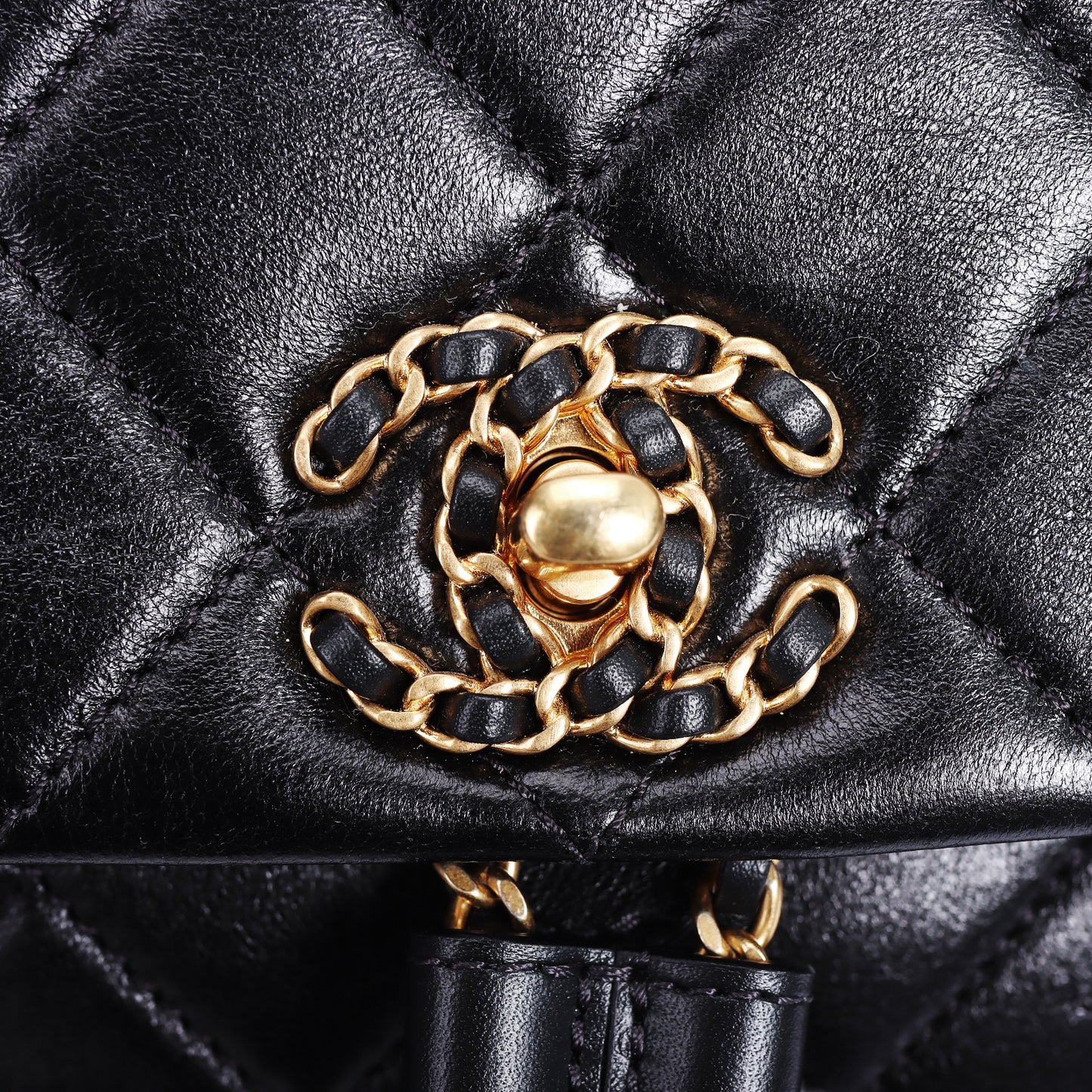 Pre-Owned Chanel 19 Flap Quilted Black Lambskin Backpack 26883757