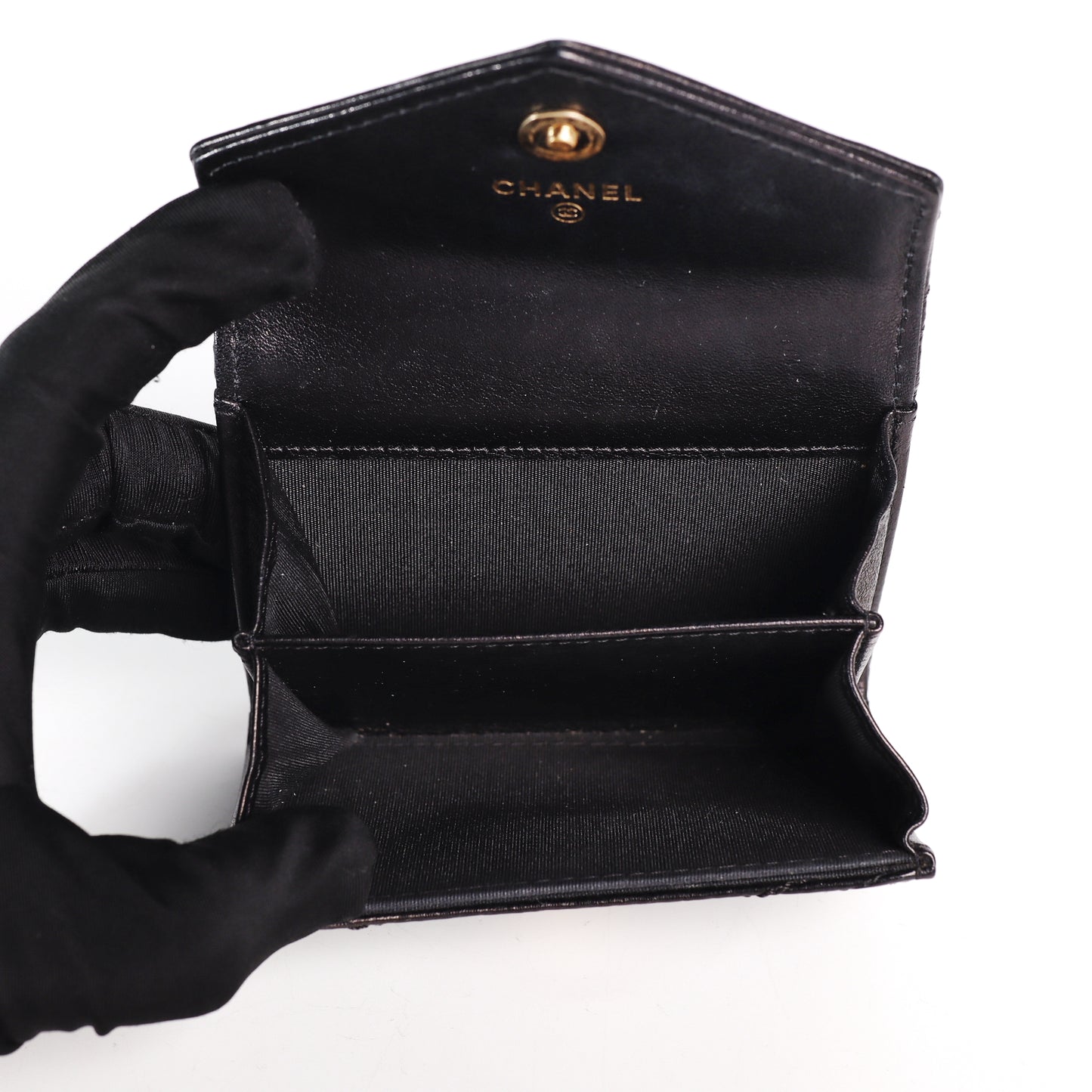 Pre-Owned Chanel Interlocking CC Logo Black Calfskin Compact Wallet 30086145