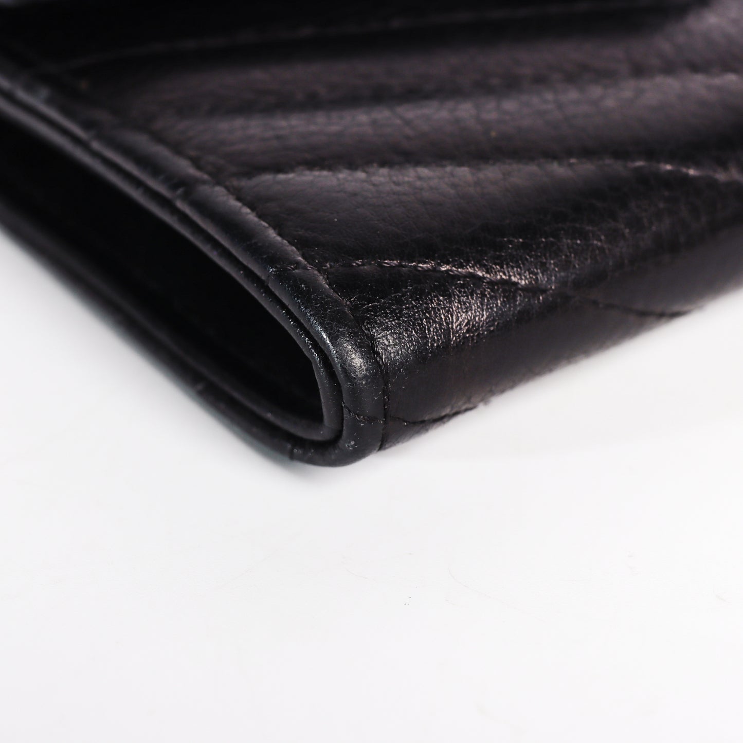 Pre-Owned Chanel Interlocking CC Logo Black Calfskin Compact Wallet 30086145