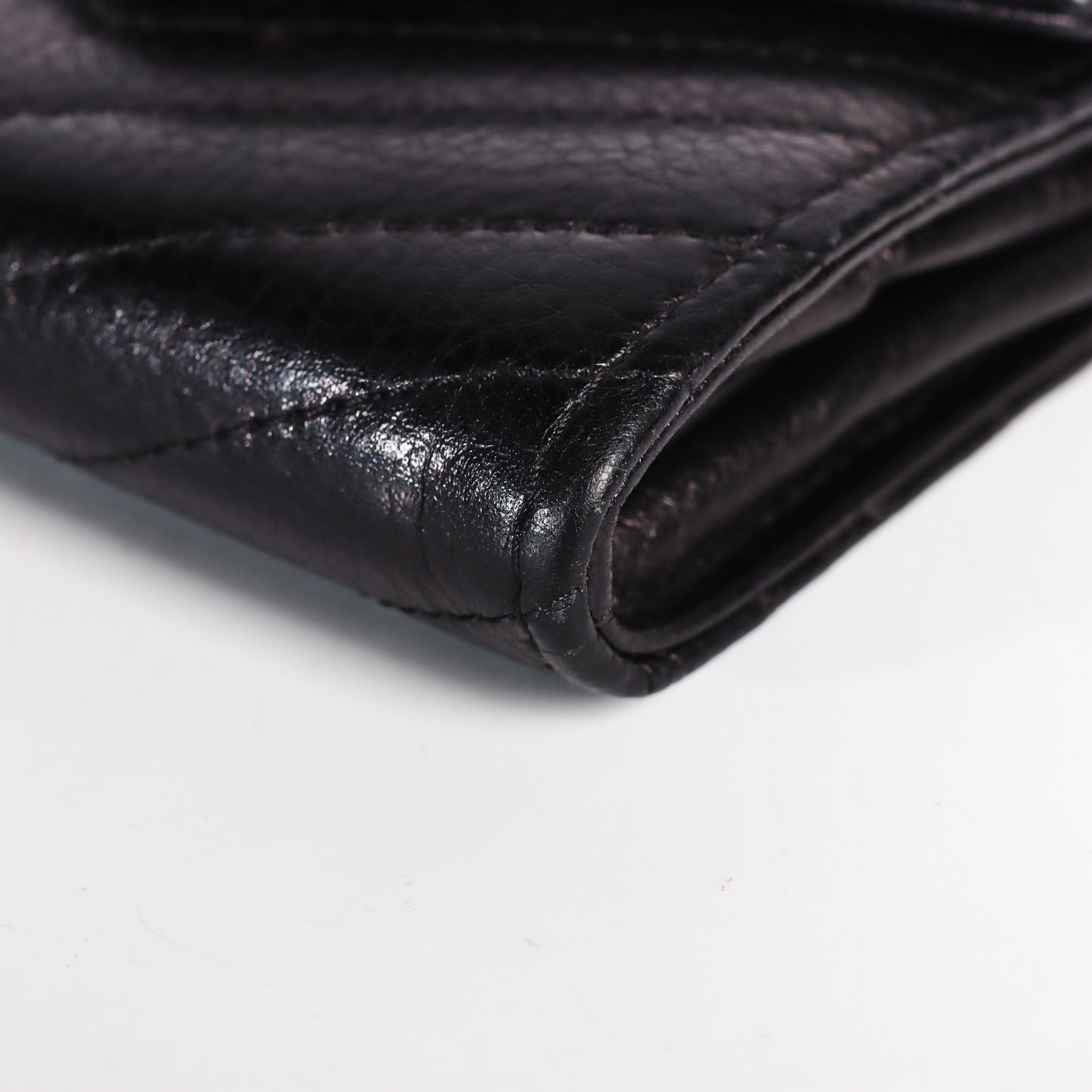 Pre-Owned Chanel Interlocking CC Logo Black Calfskin Compact Wallet 30086145