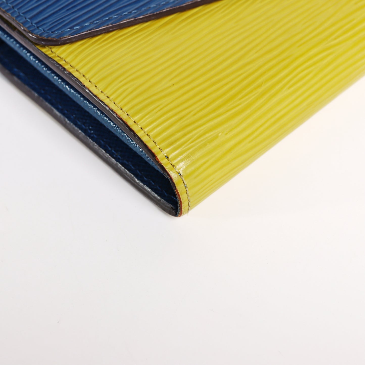Pre-Owned Louis Vuitton Sarah Blue and Yellow  Epi Calfskin Leather Wallet 32073447