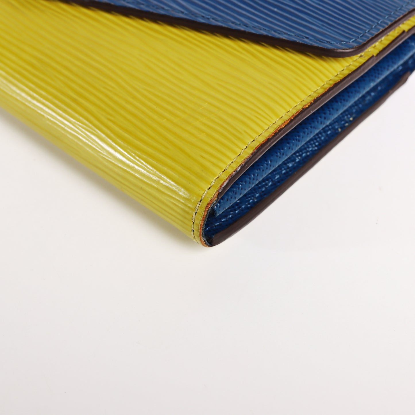 Pre-Owned Louis Vuitton Sarah Blue and Yellow  Epi Calfskin Leather Wallet 32073447