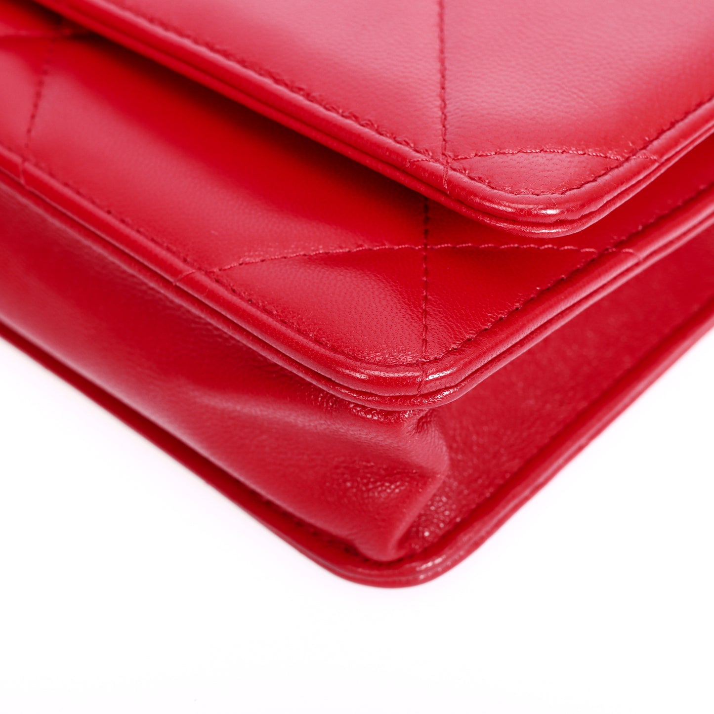 Pre-Owned Chanel 19 Red Lambskin Leather Wallet on Chain 32401891