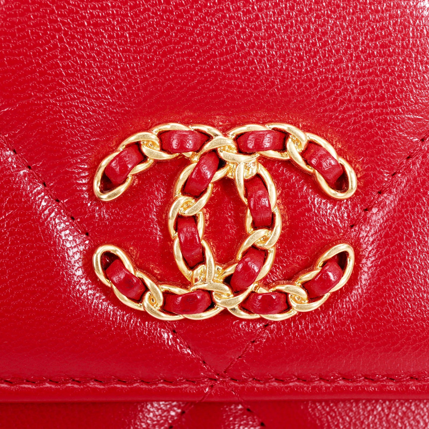 Pre-Owned Chanel 19 Red Lambskin Leather Wallet on Chain 32401891