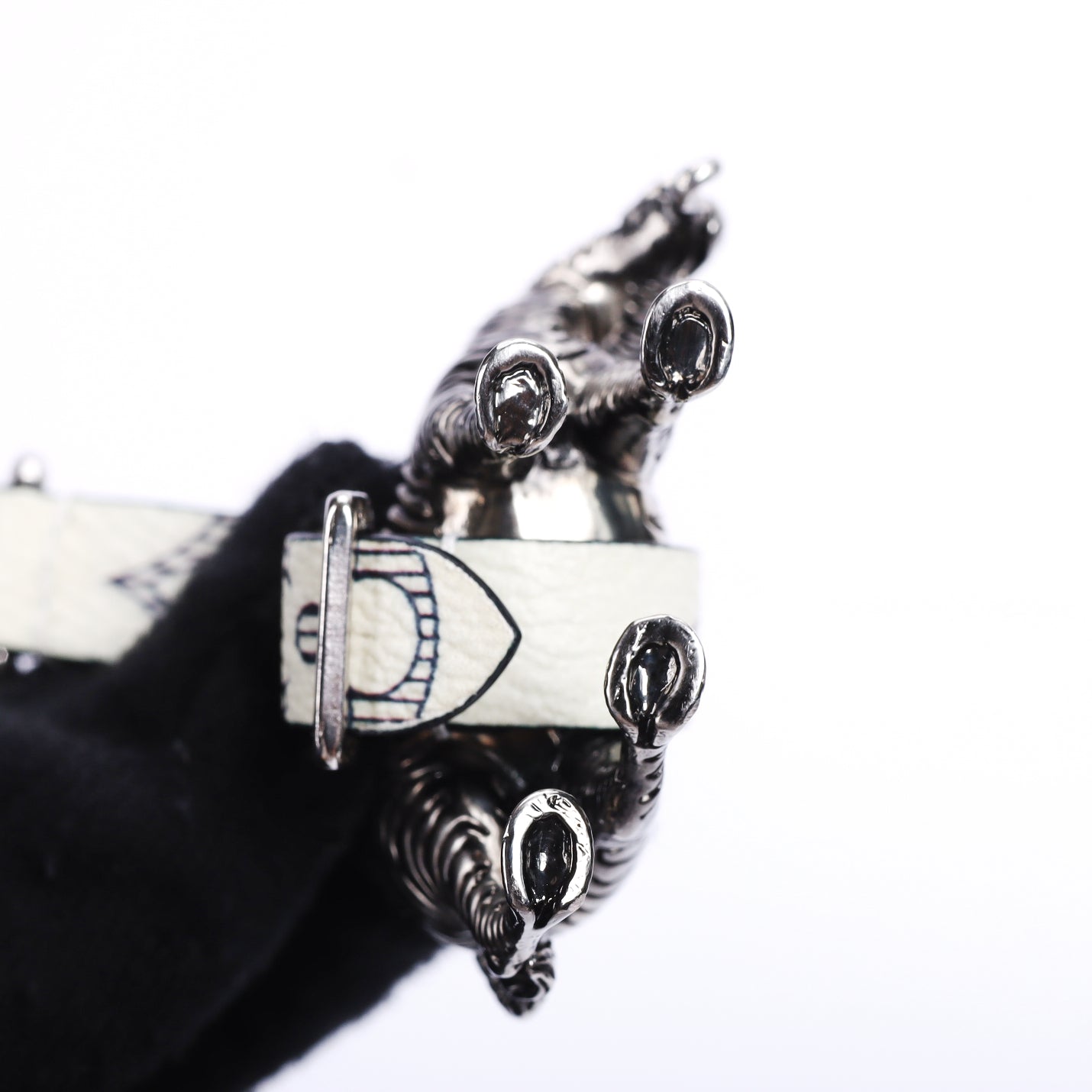 Pre-Owned Louis Vuitton Silver Metal Bag Charm 32707963