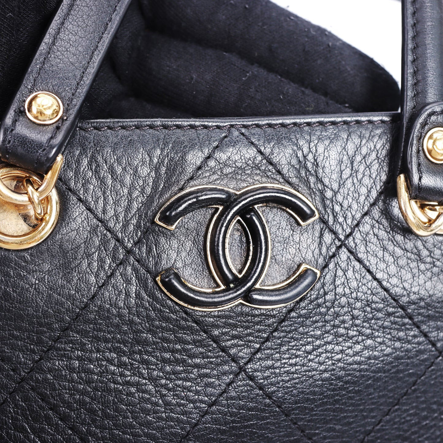 Pre-Owned Chanel Black Calfskin Shoulder Bag 33327930