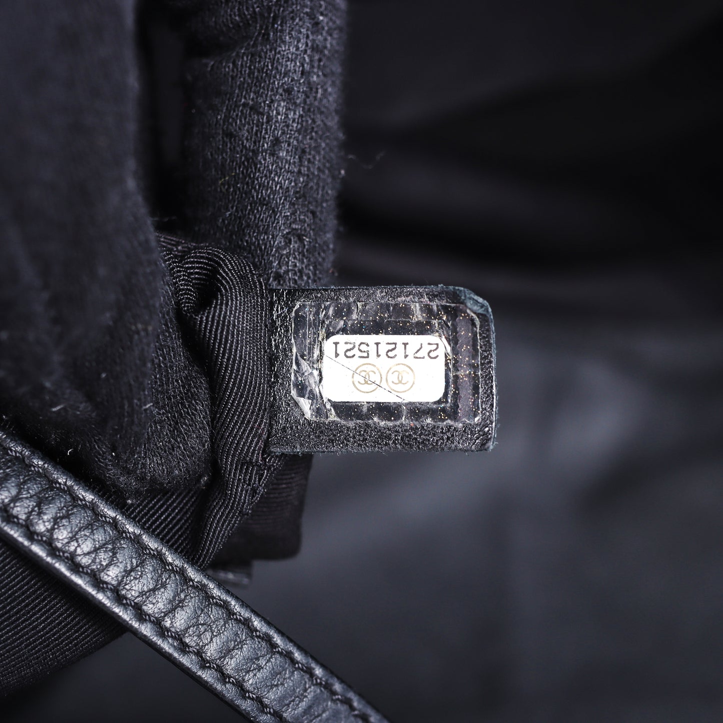 Pre-Owned Chanel Black Calfskin Shoulder Bag 33327930