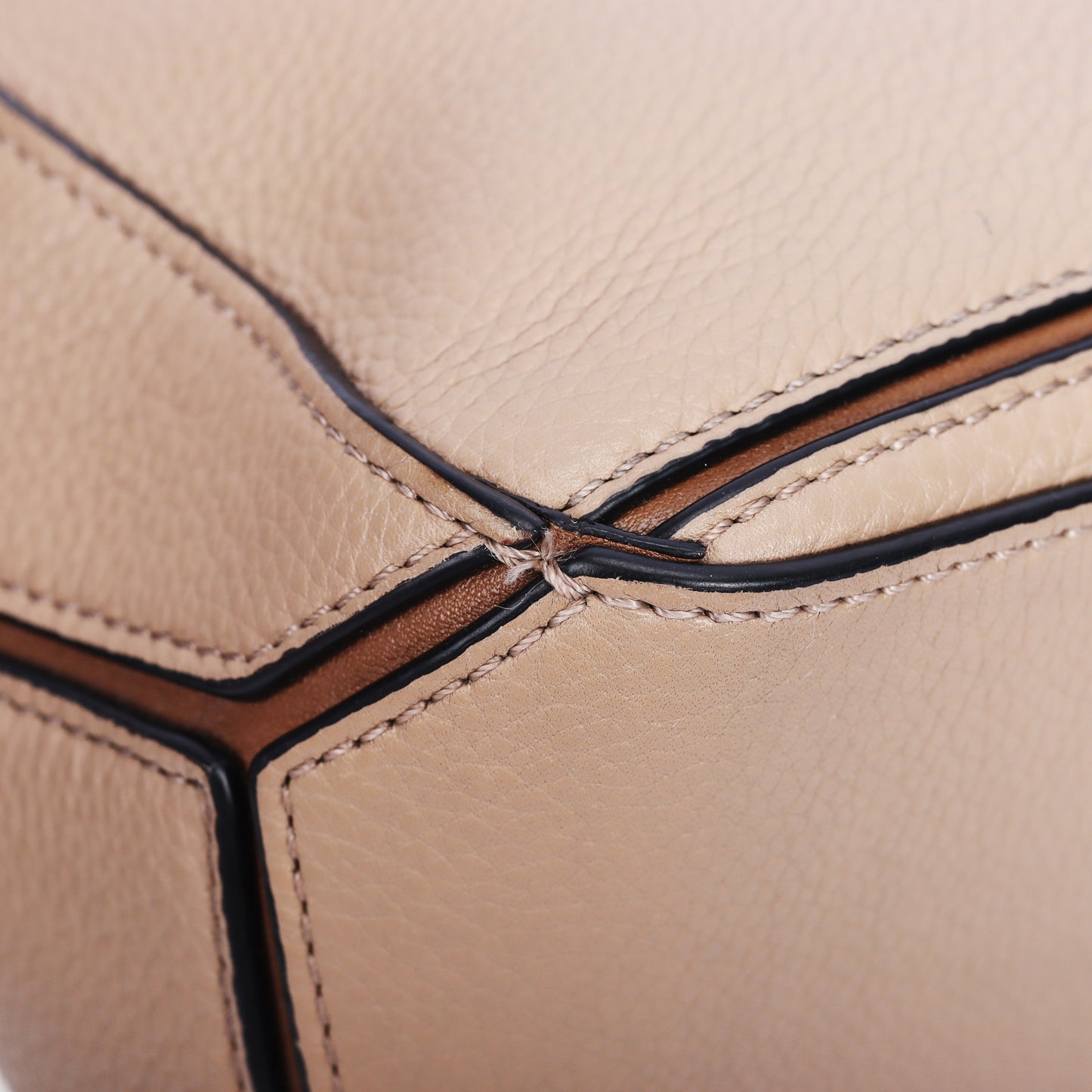 Pre-Owned Loewe Puzzle Beige Calfskin Shoulder Bag 34278693