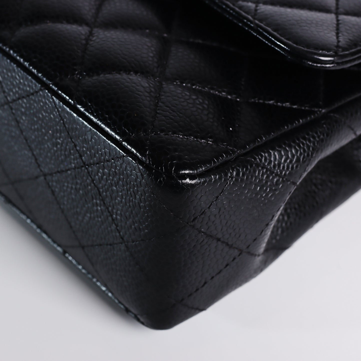 Pre-Owned Chanel Classic Flap Medium Black Quilted Calfskin Leather Crossbody Bag 37341015
