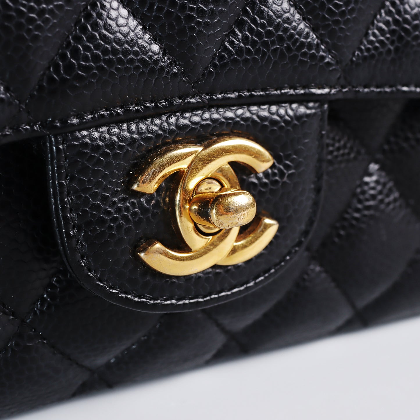Pre-Owned Chanel Classic Flap Medium Black Quilted Calfskin Leather Crossbody Bag 37341015
