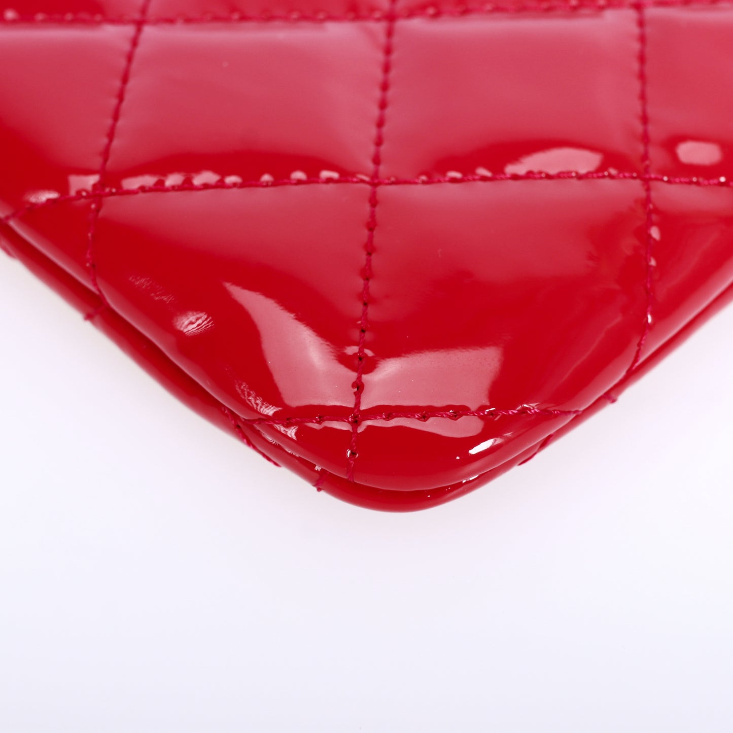 Pre-Owned Chanel Quilted Red Patent Calfskin Leather Clutch 38900745