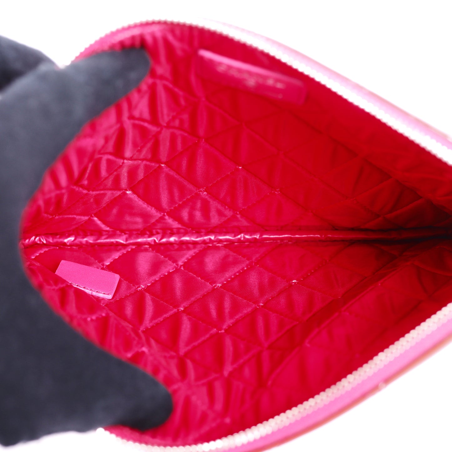 Pre-Owned Chanel Quilted Red Patent Calfskin Leather Clutch 38900745