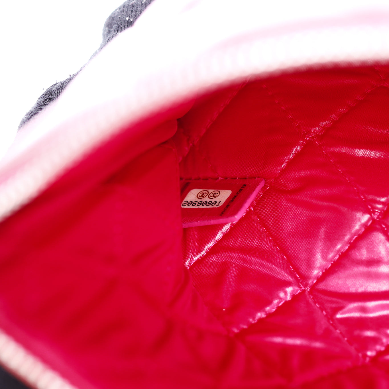 Pre-Owned Chanel Quilted Red Patent Calfskin Leather Clutch 38900745