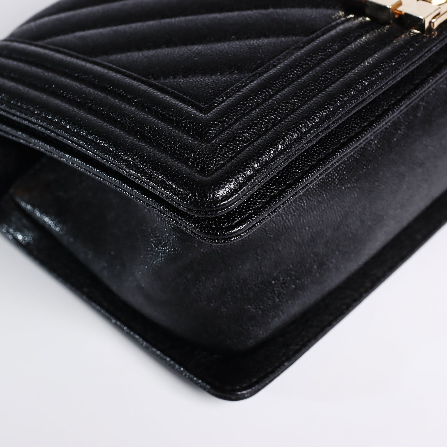Pre-Owned Chanel Le Boy Medium Black Calfskin Crossbody Bag 38908473