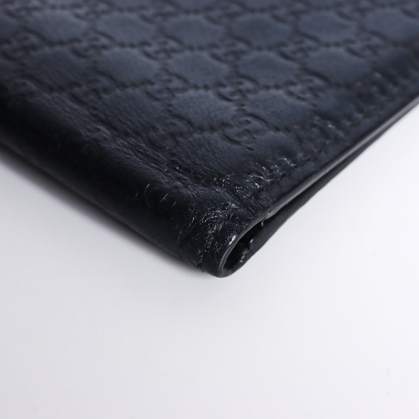 Pre-Owned Gucci Microguccissima Bifold Black Calfskin Wallet 43093240