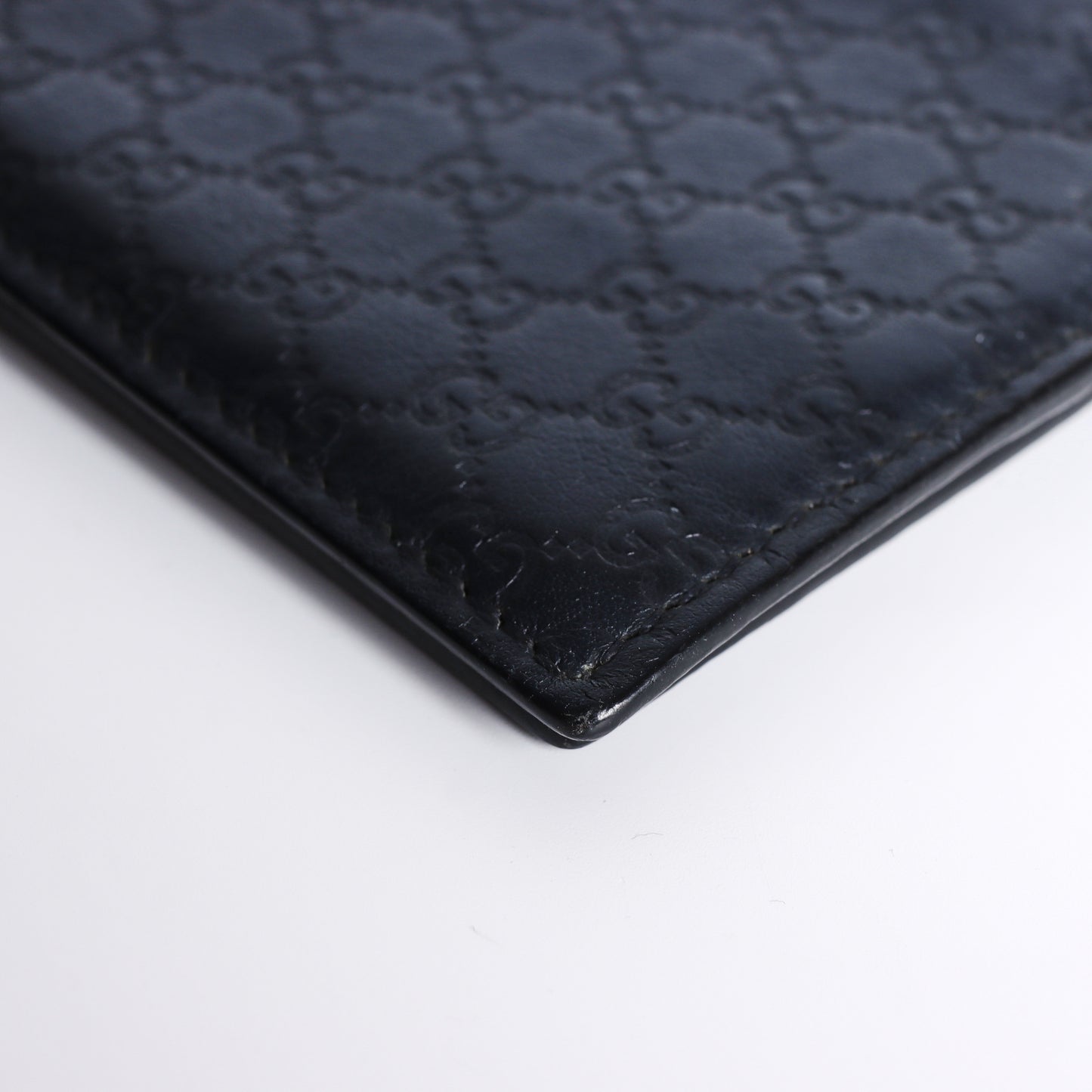 Pre-Owned Gucci Microguccissima Bifold Black Calfskin Wallet 43093240