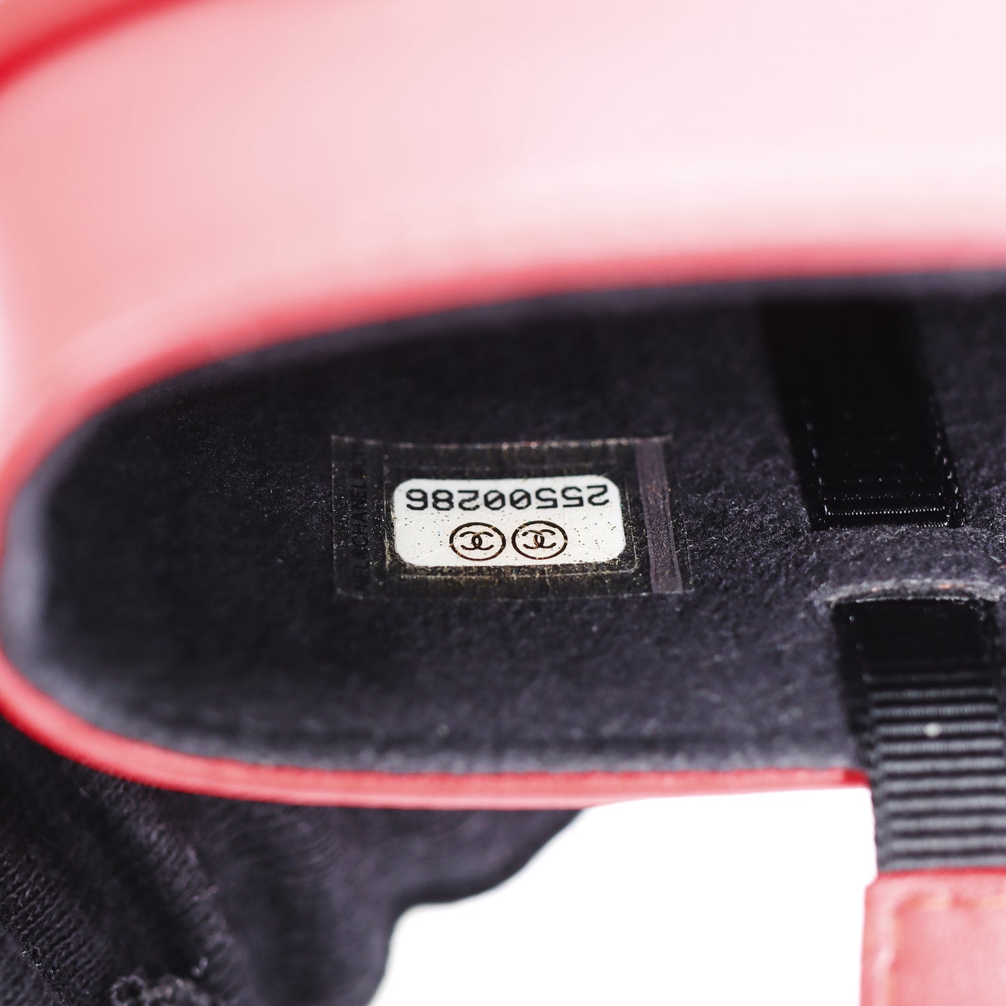 Pre-Owned Chanel Quilted Red Calfskin Crossbody Bag 43247905L