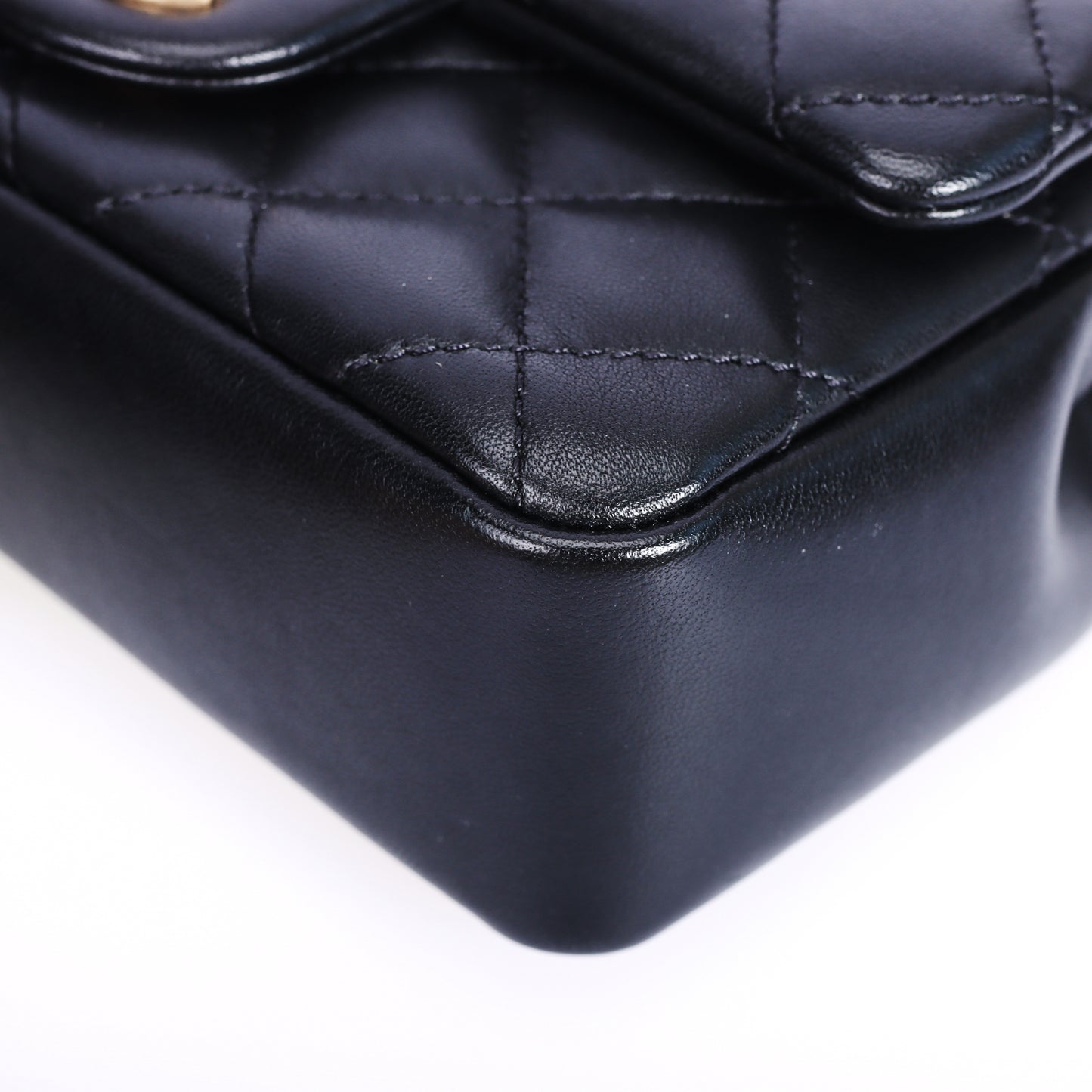 Pre-Owned Chanel Classic Flap Black Calfskin Leather Shoulder Bag 44843683