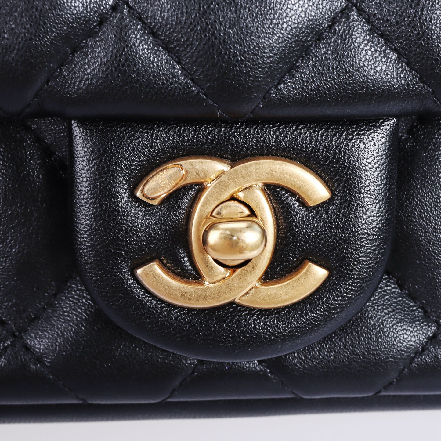 Pre-Owned Chanel Classic Flap Black Calfskin Leather Shoulder Bag 44843683