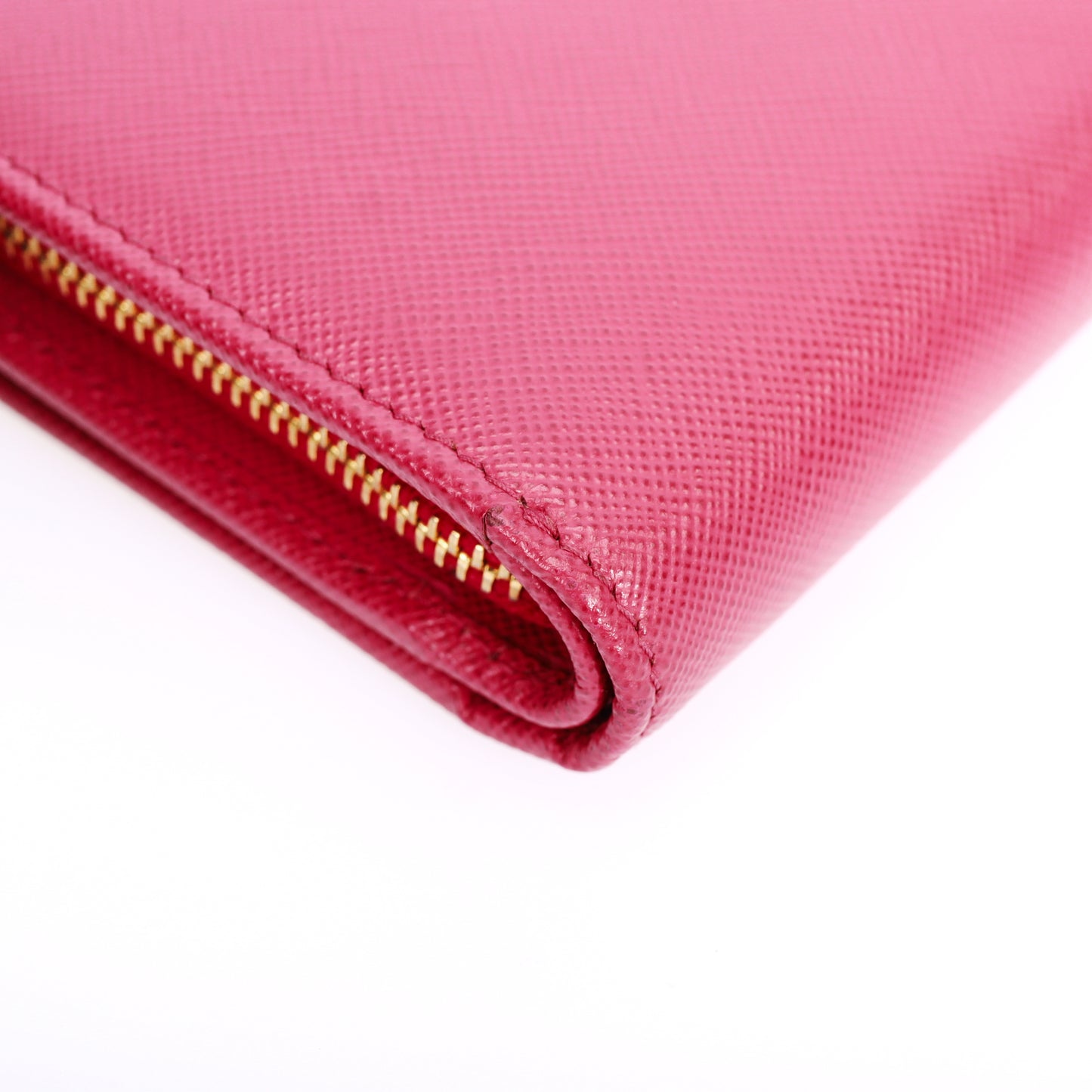 Pre-Owned Prada  Saffiano Fuchsia Calfskin Wallet 44962194