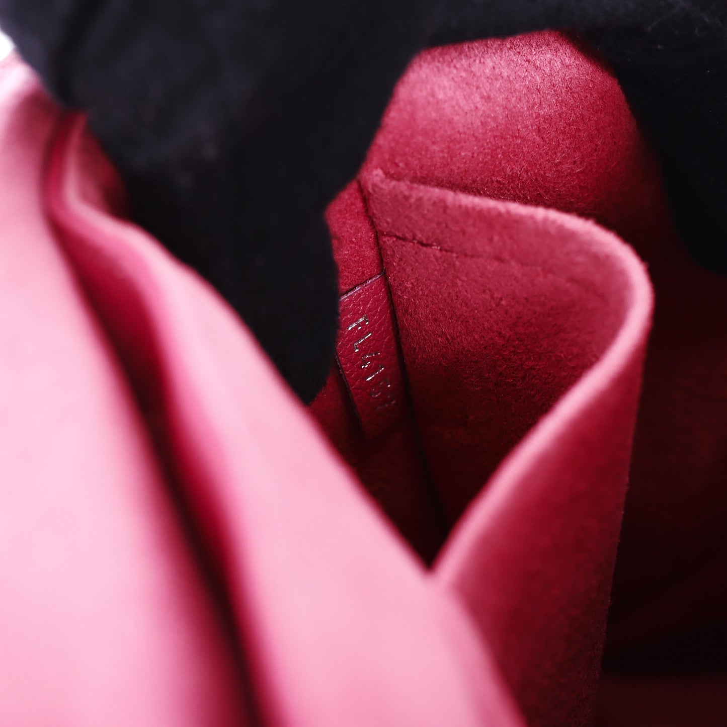 Pre-Owned Louis Vuitton Mylockme Fuchsia Calfskin Shoulder Bag 45092065