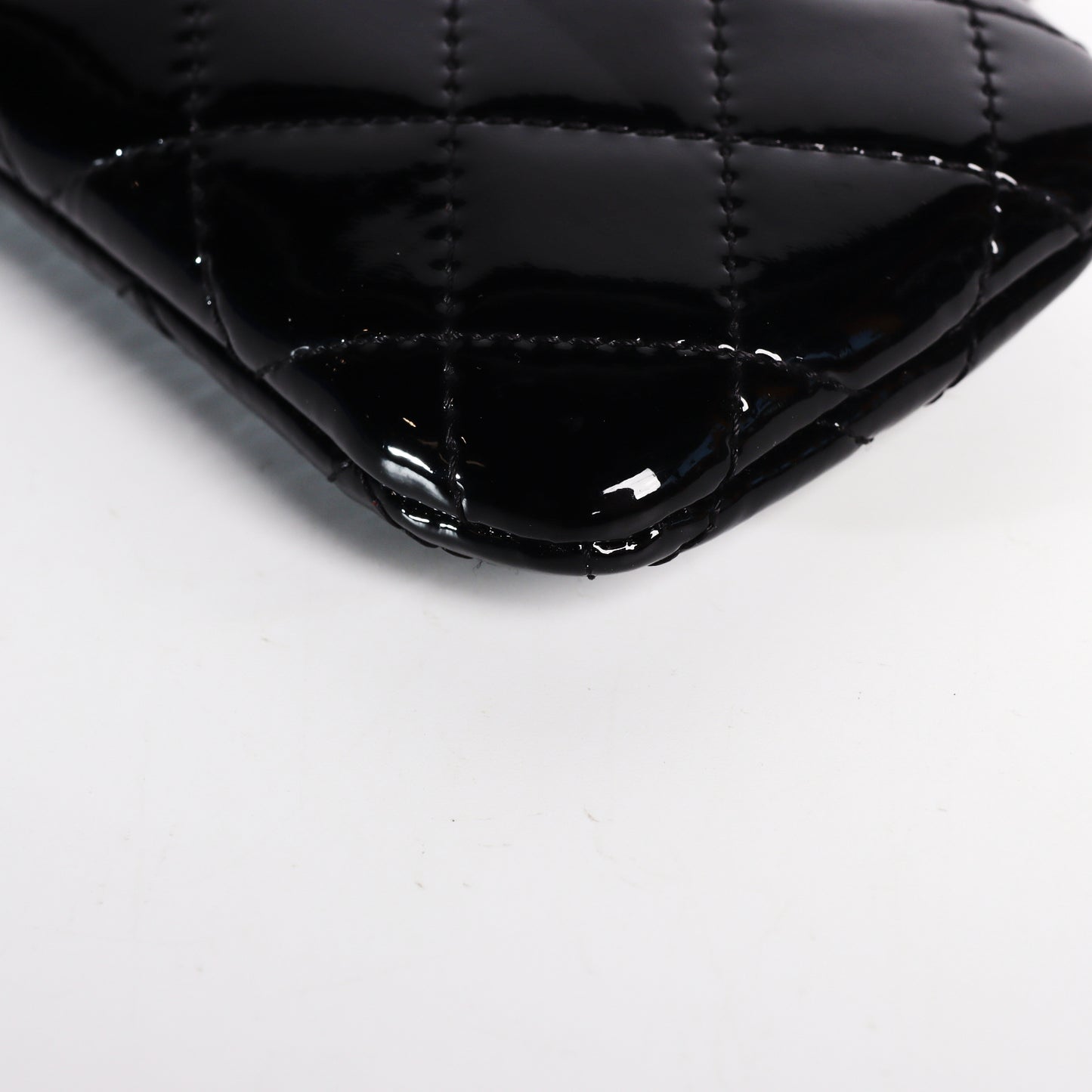 Pre-Owned Chanel Quilted Black Patent Leather Phone Bag 45136329