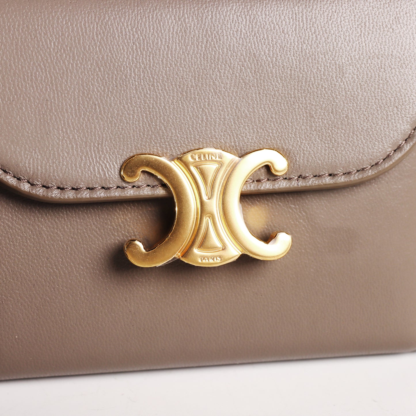 Pre-Owned Celine Triomphe Taupe Calfskin Small Wallet 45551722