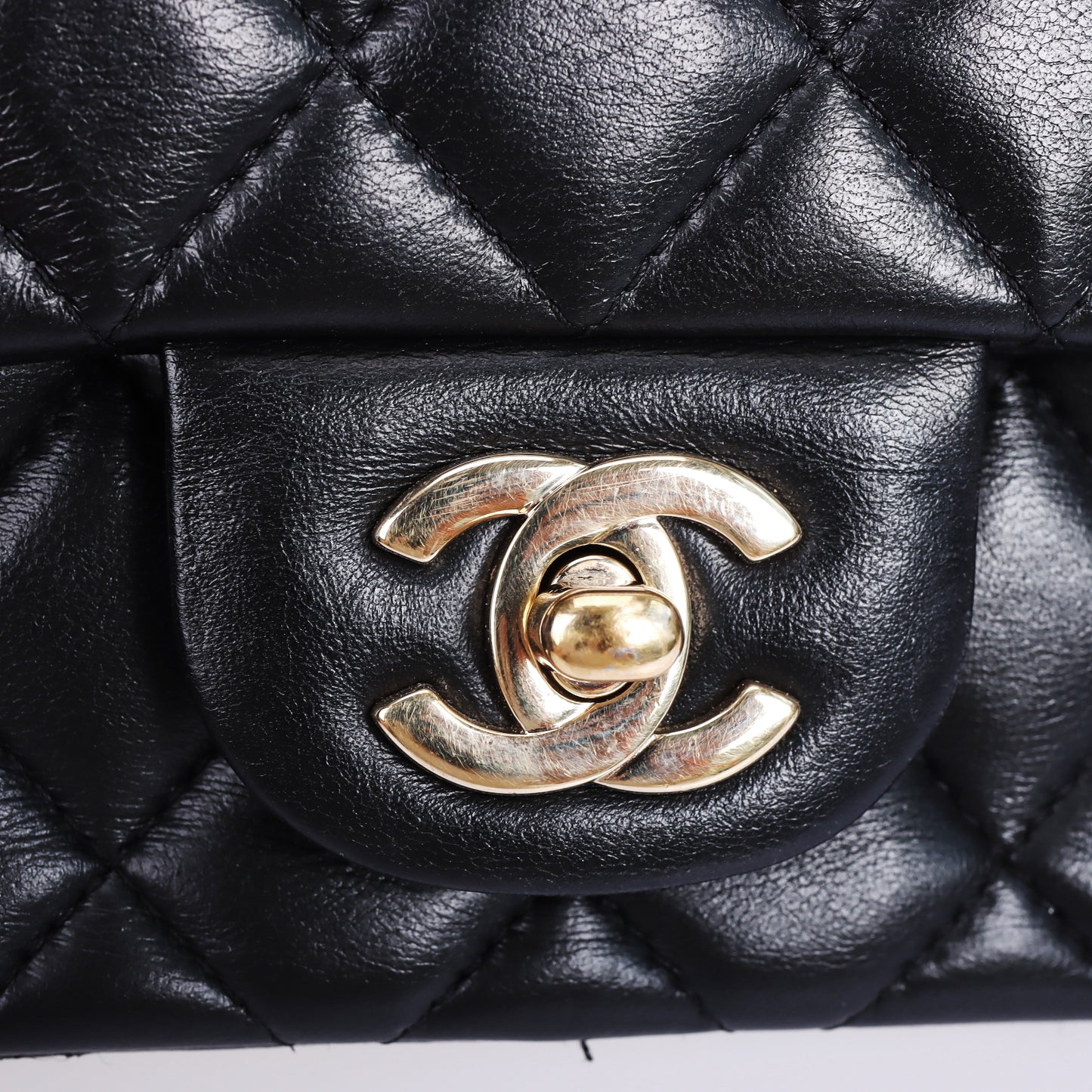 Pre-Owned Chanel Quilted Classic Black Lambskin Shoulder Bag 47569707