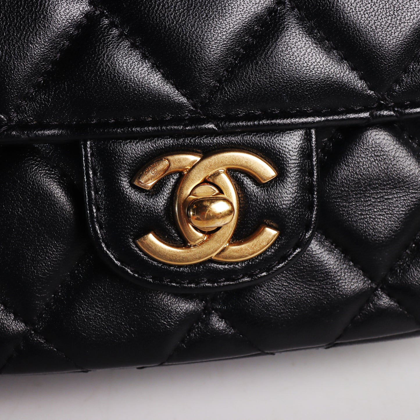 Pre-Owned Chanel 24C Black Lambskin Shoulder Bag 48126098 L