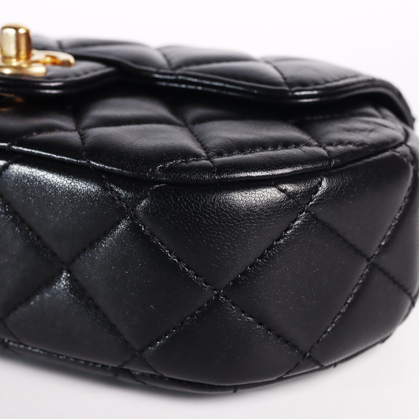 Pre-Owned Chanel 24C Black Lambskin Shoulder Bag 48126098 L