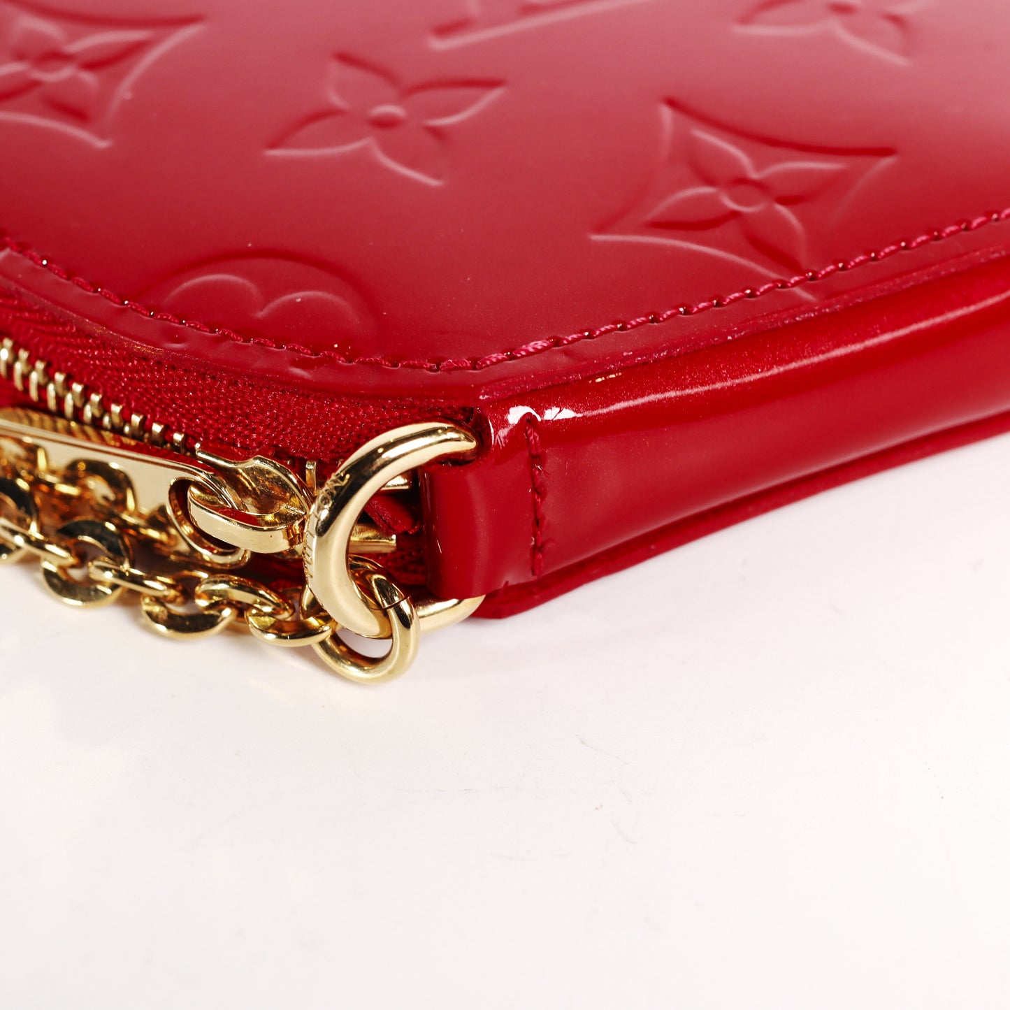 Pre-Owned Louis Vuitton Round Red Patent Leather Coin Purse 48552911