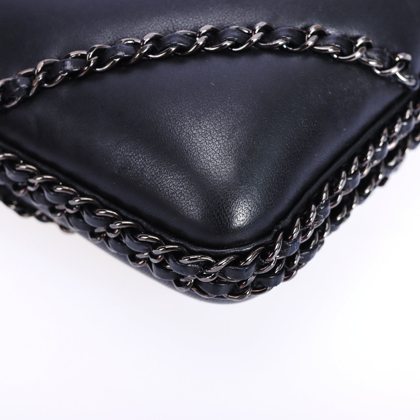 Pre-Owned Chanel Black Chevron Lambskin Leather Chain Around Clutch Crossbody Bag 49371485